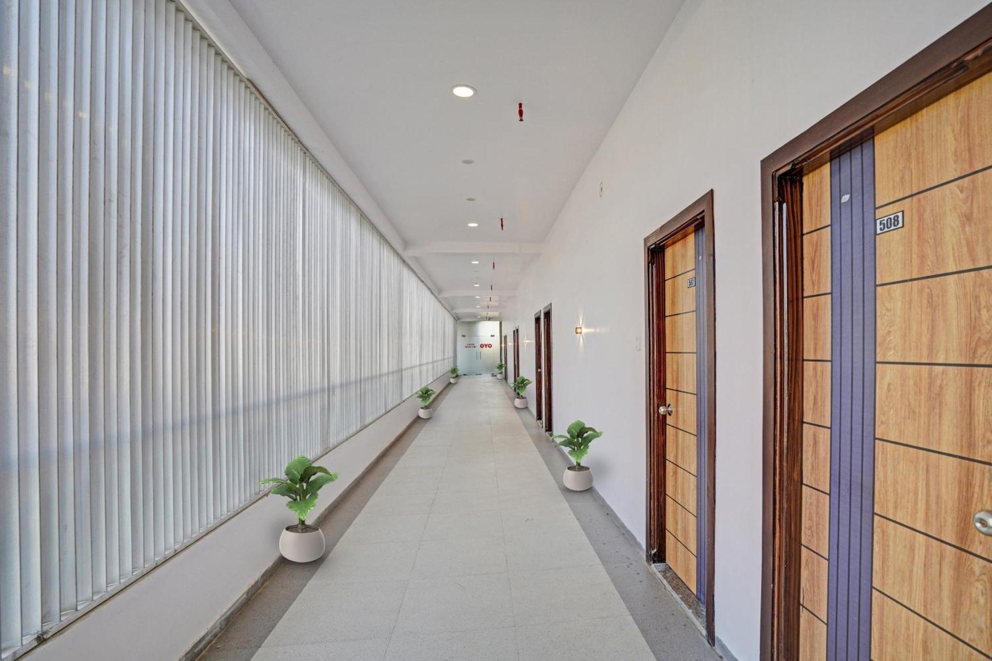 סוראט Hotel O Sky View מראה חיצוני תמונה